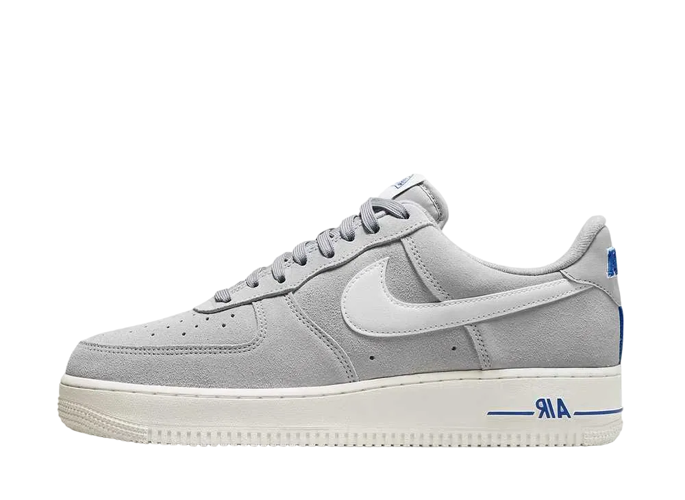ナイキ エアフォース1 ロー "ライトスモーク グレイ/ ホワイト セイル/ハイパー ロイヤル"