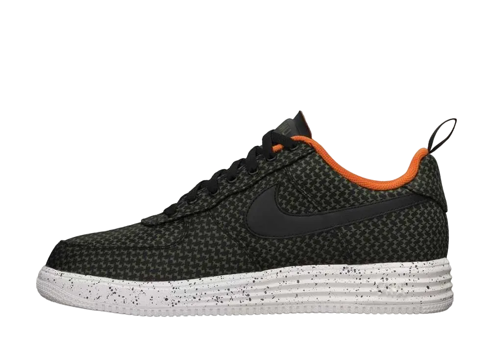 ナイキ ルナ フォース1 ロー "アンディフィーテッド ブラック"