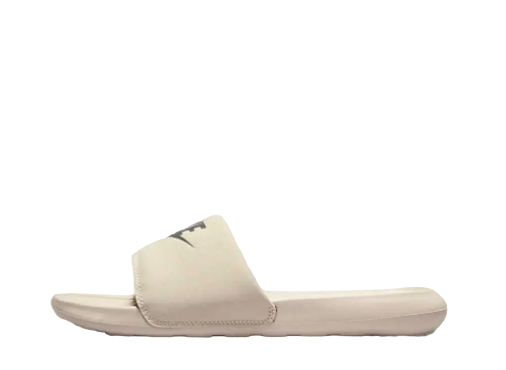 ナイキ ウィメンズ ビクトリーワン "パール ホワイト/パール ホワイト/ミディアム アッシュ"