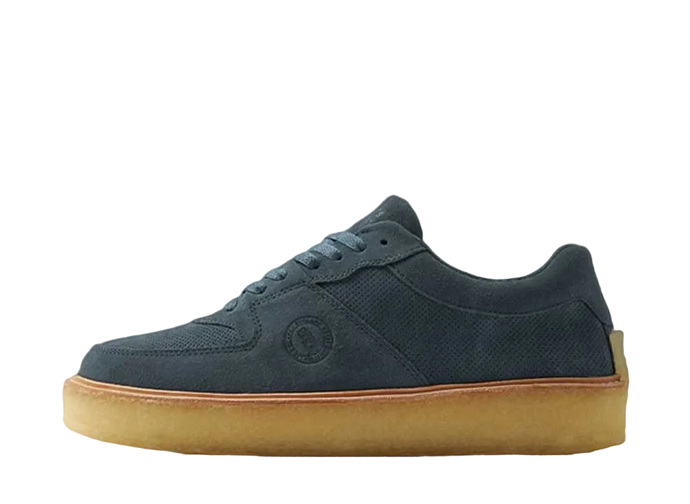 ロニー ファイグ × クラークス サンドフォード "ブルー スウェード"