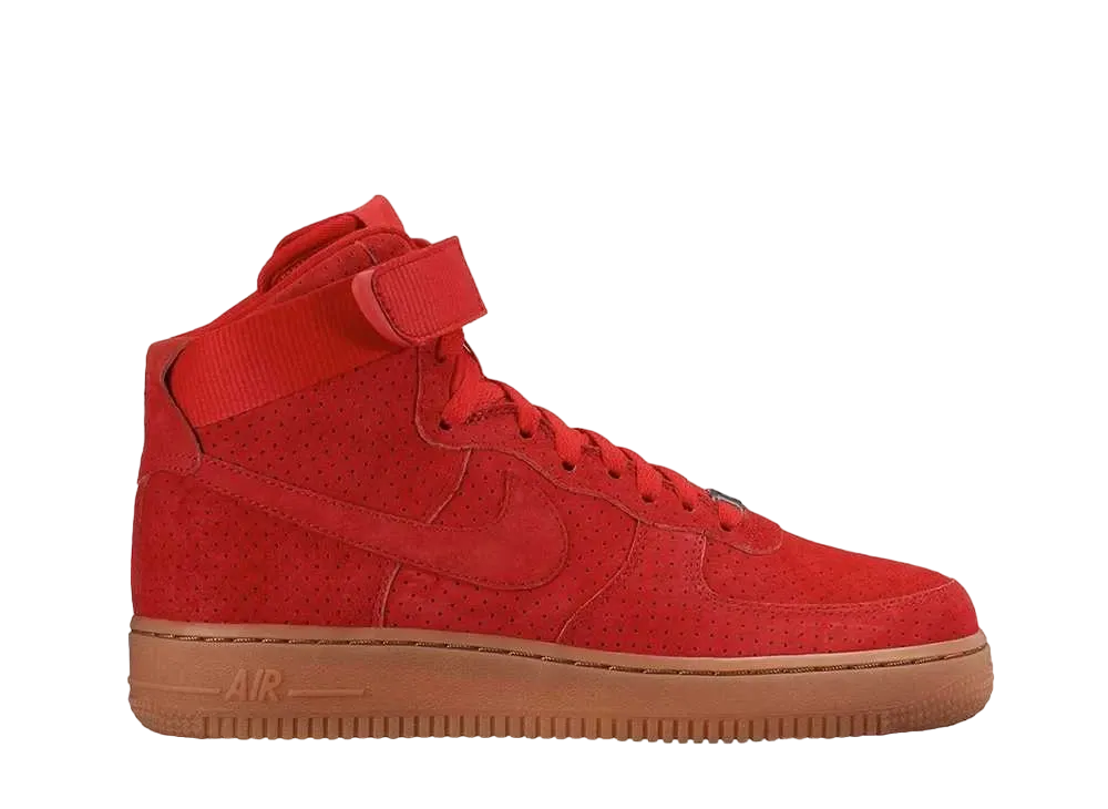 ナイキ ウィメンズ エアフォース1 ハイ スェード "ユニバーシティ レッド ガム"