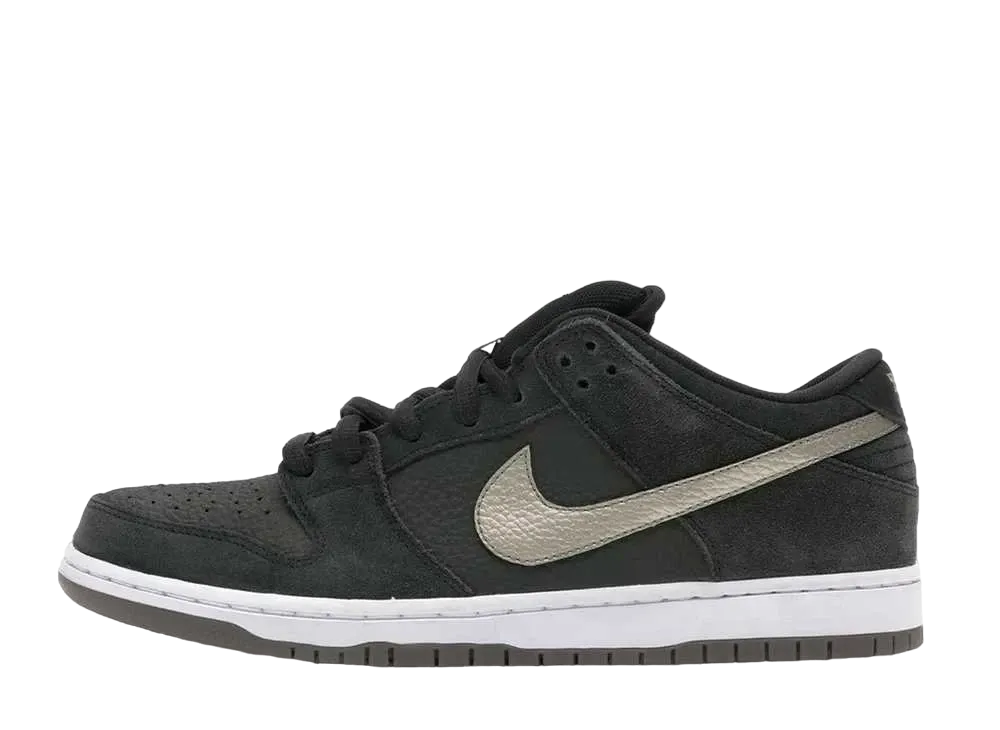 ナイキ SB ダンク ロー "セコイア ホワイト ガム"