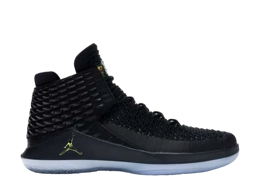 ナイキ エアジョーダン32 "ブラック キャット"