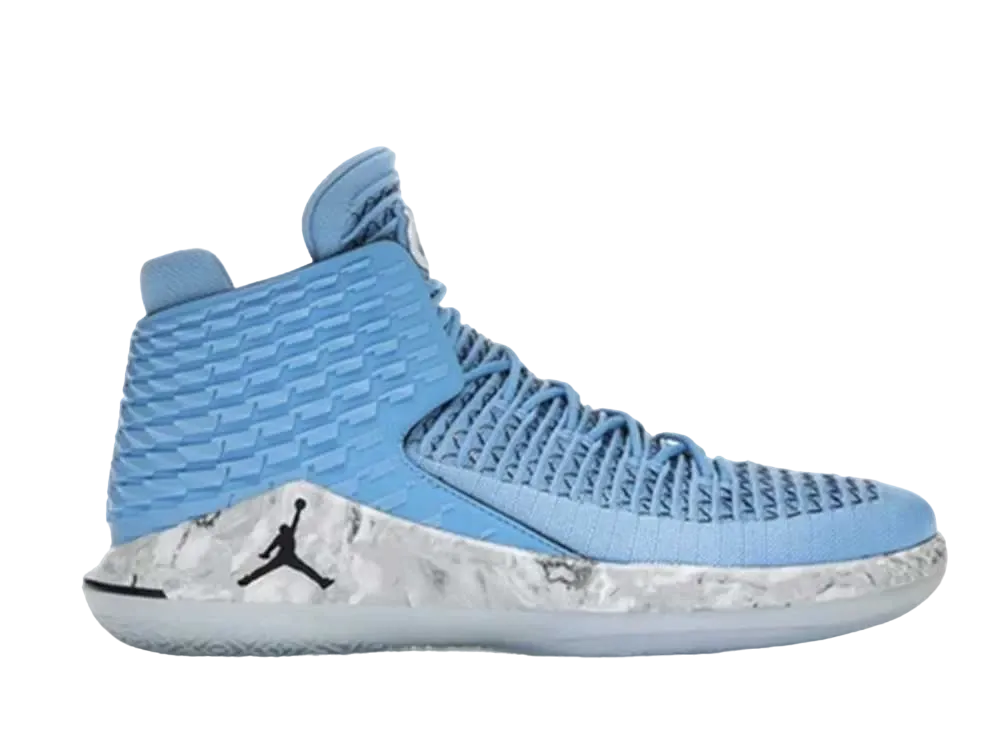 ナイキ エアジョーダン32 UNC "ユニバーシティ ブルー/メタリック シルバー"