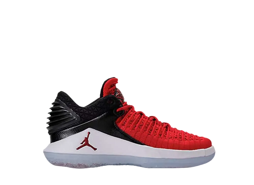 ナイキ GS エアジョーダン32 ロー ウィン ライク 96 "ユニバーシティ レッド/ブラック メタリック シルバー"