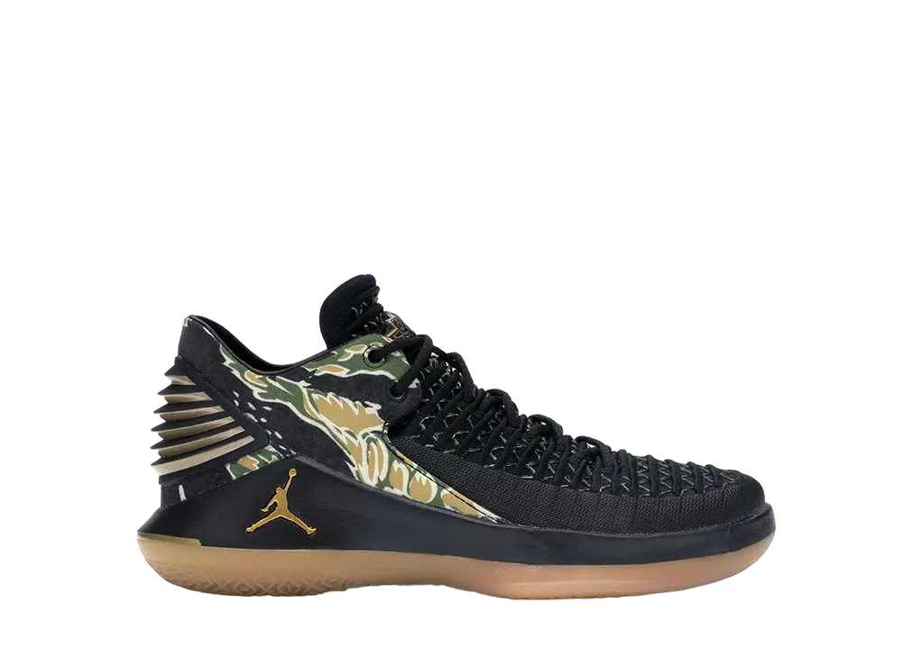 ナイキ GS エアジョーダン32 ロー カモ "ブラック/メタリック ゴールド ホワイト"
