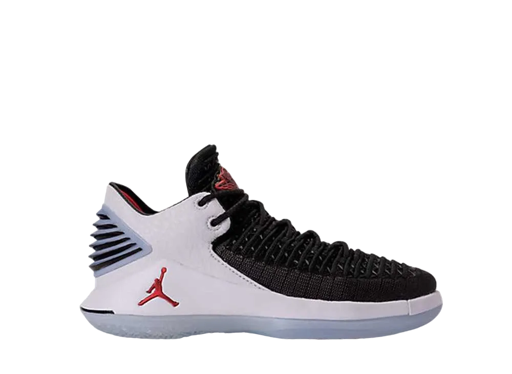 ナイキ GS エアジョーダン32 ロー フリー スロー ライン "ブラック/ユニバーシティ レッド ホワイト"