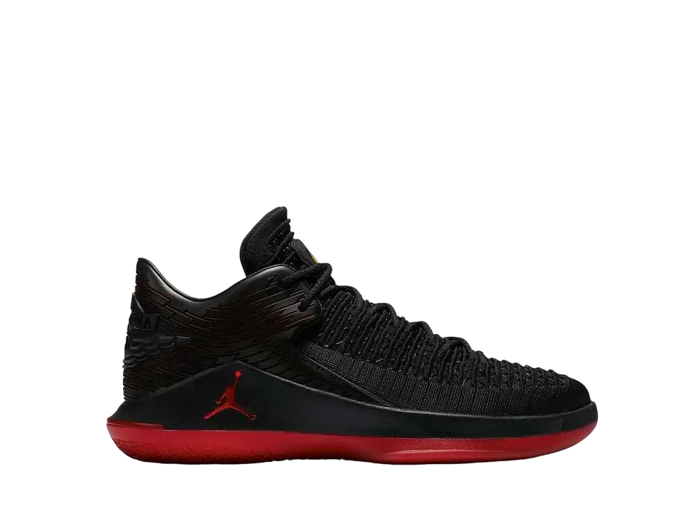 ナイキ GS エアジョーダン32 ロー ラスト ショット "ブラック/ジム レッド ツアー イエロー"
