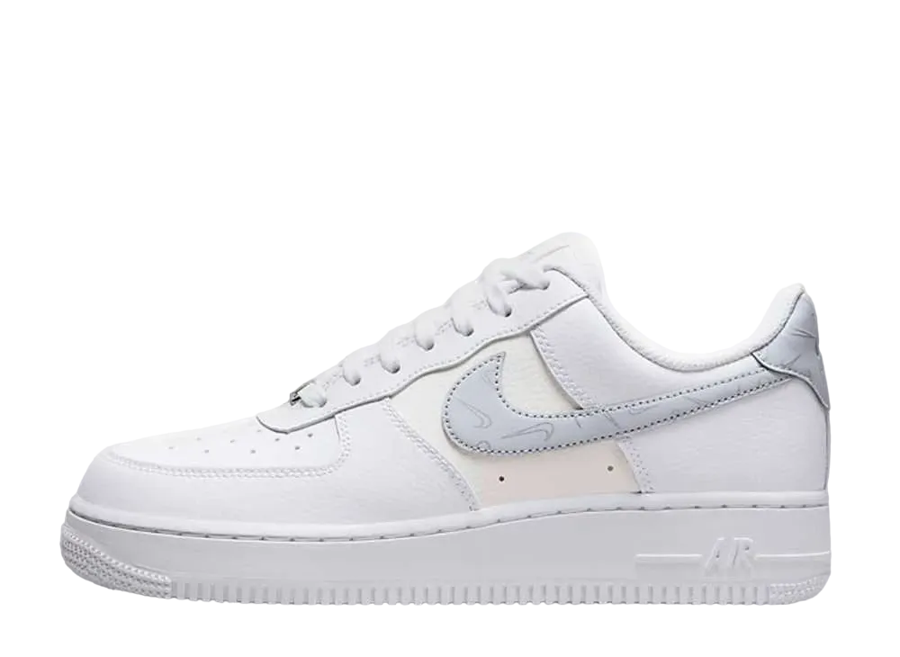 ナイキ ウィメンズ エアフォース1 ロー '07 "ミニ スウッシュ ホワイト セイル メタリック シルバー ピュア プラチナム"