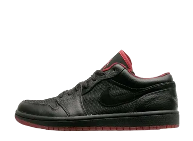 ナイキ エアジョーダン1 レトロ ロー "ブラック/メタリック シルバー バーシティ レッド"