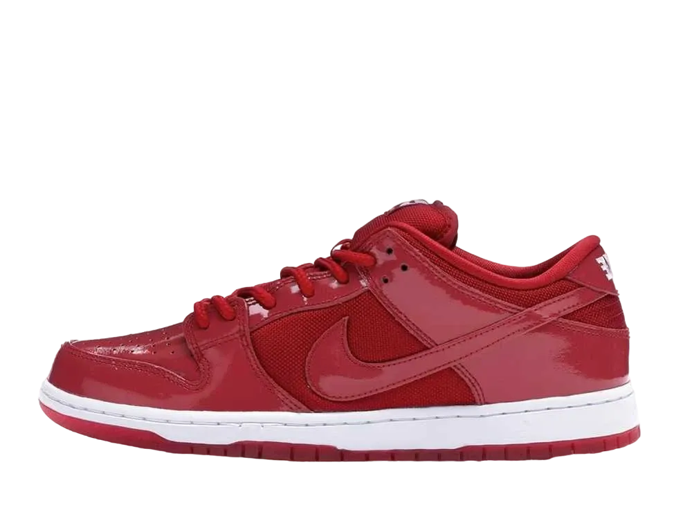 ナイキ SB ダンク ロー "レッド パテント レザー"