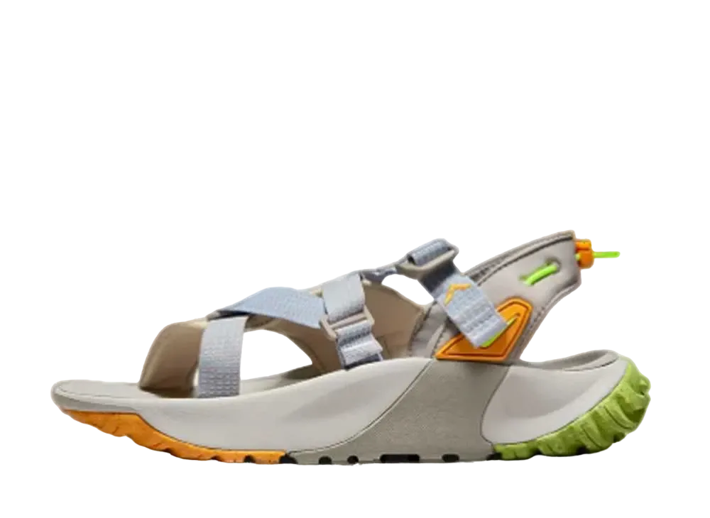 ナイキ オニオンタ "サンド ドリフト/ボルト"