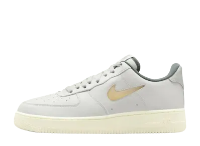 ナイキ エアフォース1 ロー 07 LX "ライトボーン アンド ココナッツミルク"