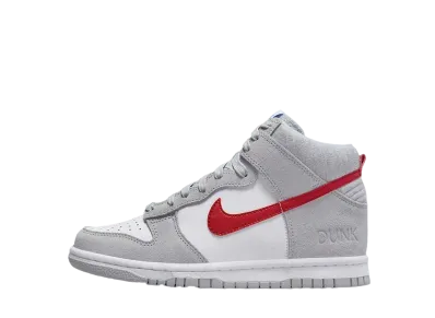 ナイキ GS ダンク ハイ SE アスレチック クラブ "ライト スモーク グレー アンド ジム レッド"