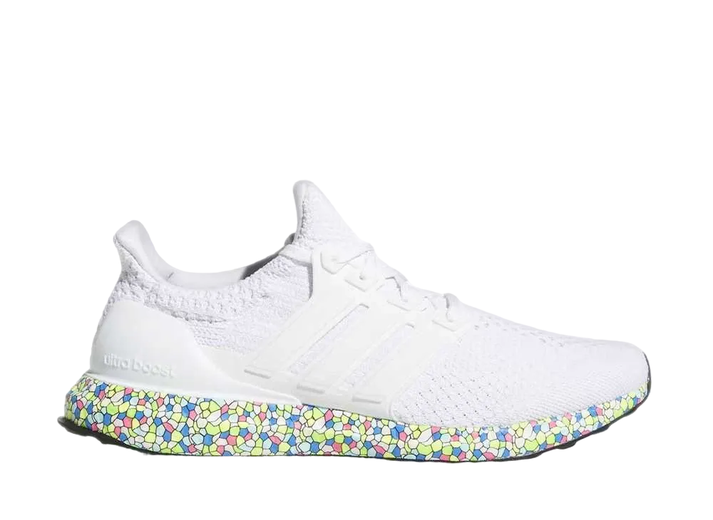 アディダス ウルトラブースト 5.0 DNA "ホワイト モザイク ブースト"