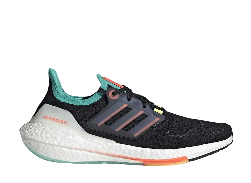 アディダス ウルトラブースト 22 "ブラック ターボ ミント ラッシュ"