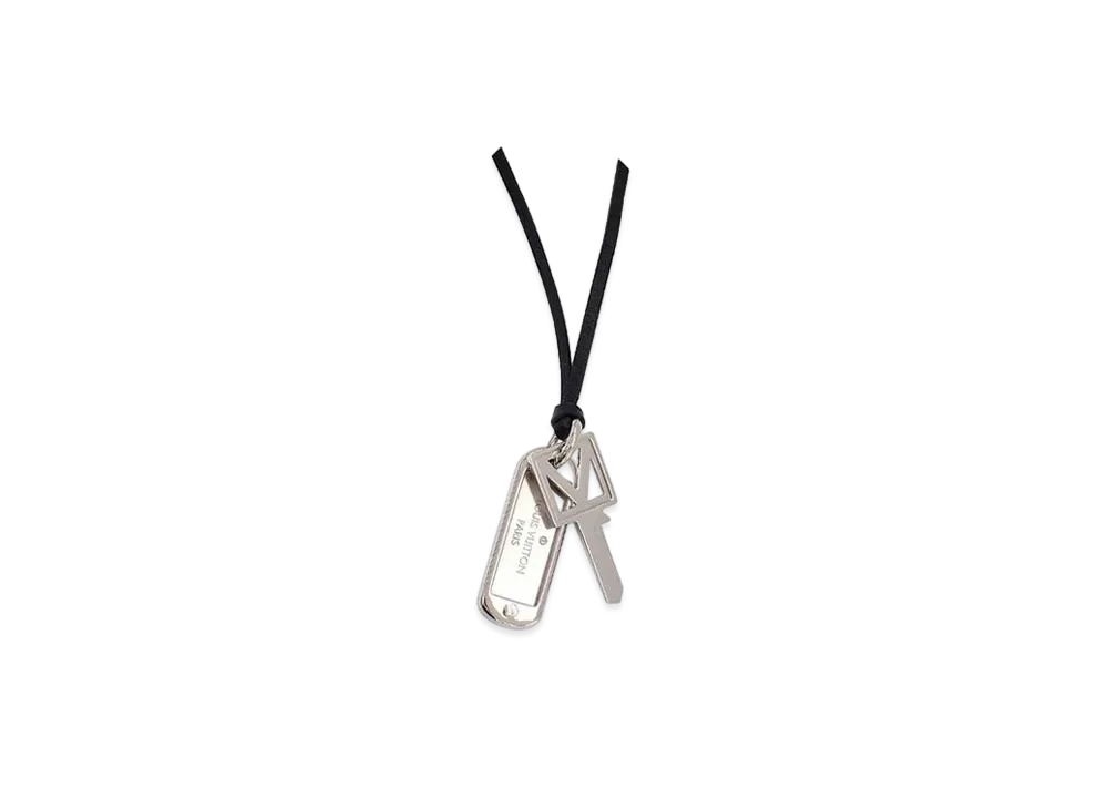 Louis Vuitton Plaques V Square Necklace