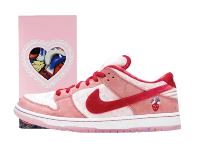 ストレンジラブ × ナイキ SB ダンク ロー "ピンク/レッド ホワイト" (スペシャル ボックス)