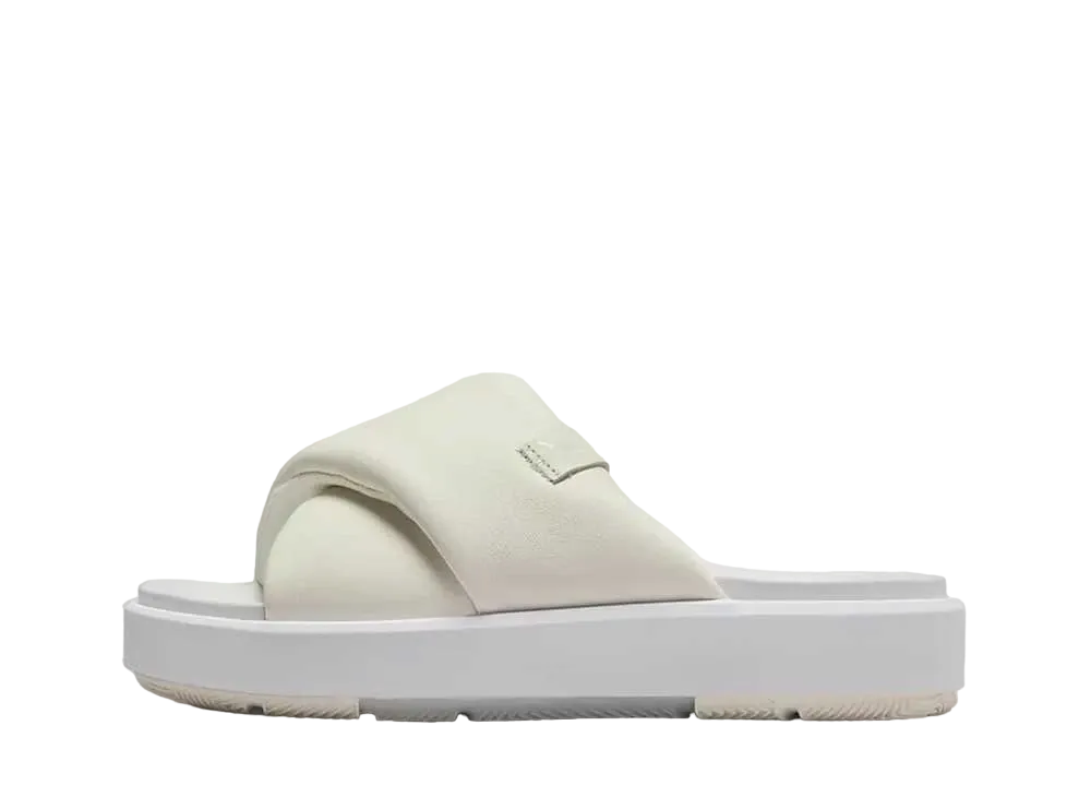 ナイキ ウィメンズ ジョーダン ソフィア "フォトンダスト/ホワイト/セイル"