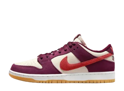 スケートライク ア ガール × ナイキ SBダンク ロー プロ "ダーク ビートルート"