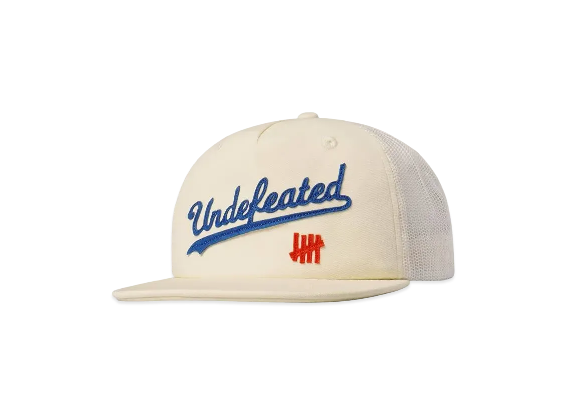 UNDEFEATED TEAM TRUCKER - 90208 "Off White"
