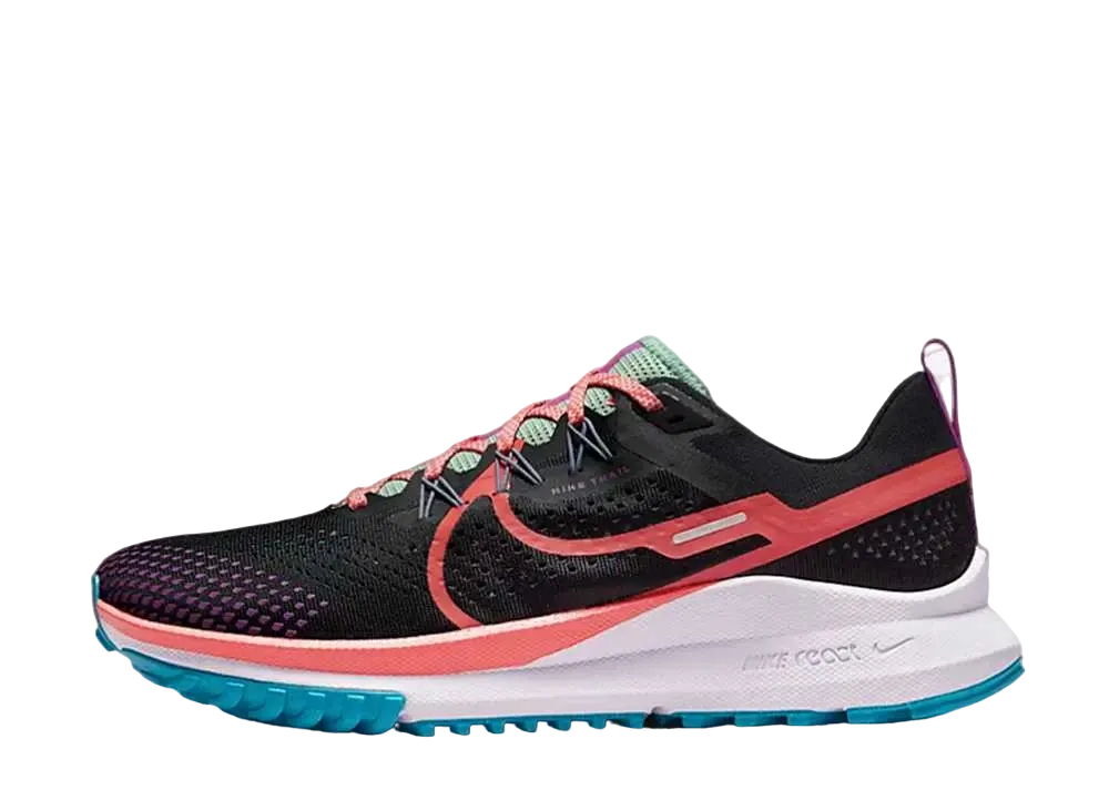 ナイキ リアクト ペガサス トレイル 4 "ブラック/マジックエンバー"