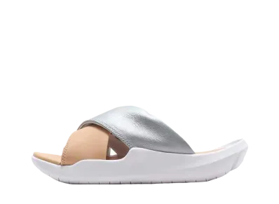 Nike Women's Benassi Future Cross SE Prm
