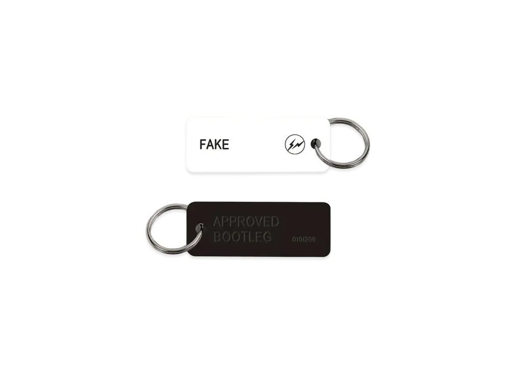 FRAGMENT FAKE Keytag "White"