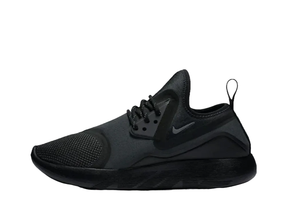 ナイキ ウィメンズ ルナ チャージ エッセンシャル "ブラック"