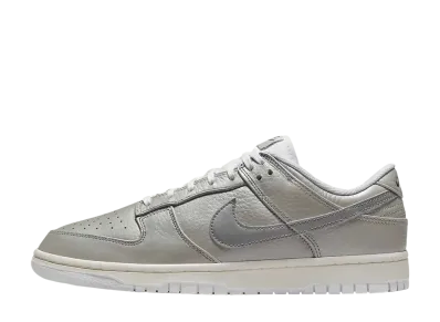 ナイキ ダンク ロー SE "メタリックシルバー"