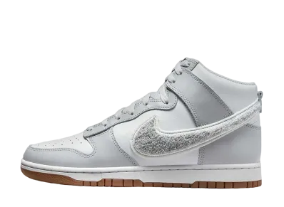 ナイキ ダンク ハイ レトロ ユニバーシティ シェニールスウッシュ "ライトスモークグレー"