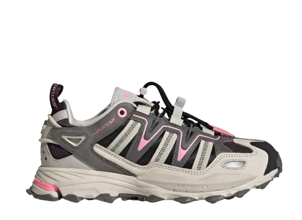 アディダス ハイパーターフ アドベンチャー "アルミナ/グレー フォー/コア ブラック"