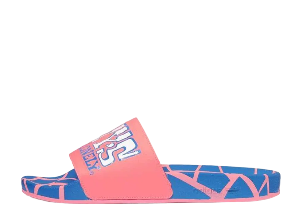 トニーズチョコロンリー × アディダス アディレッタ "アシッド レッド/ブルーバード/クラウド ホワイト"