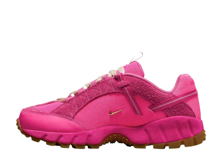 ジャックムス × ナイキ ウィメンズ エアフマラ "ピンクフラッシュ"