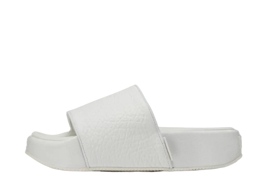 ワイスリー × アディダス スライド "コア ホワイト"
