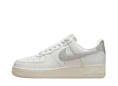 ナイキ ウィメンズ エアフォース1 ロー "シルバースウッシュ"