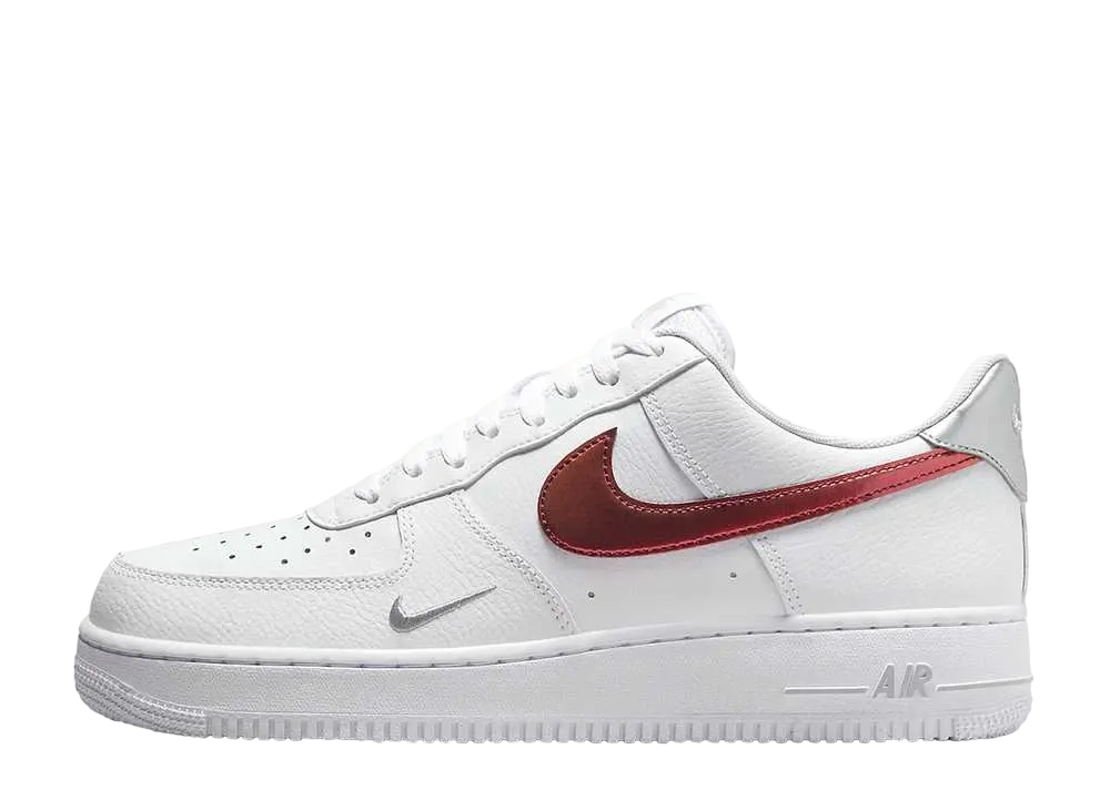 ナイキ エアフォース1 ロー "レッドスウッシュ アンド シルバーヒール"