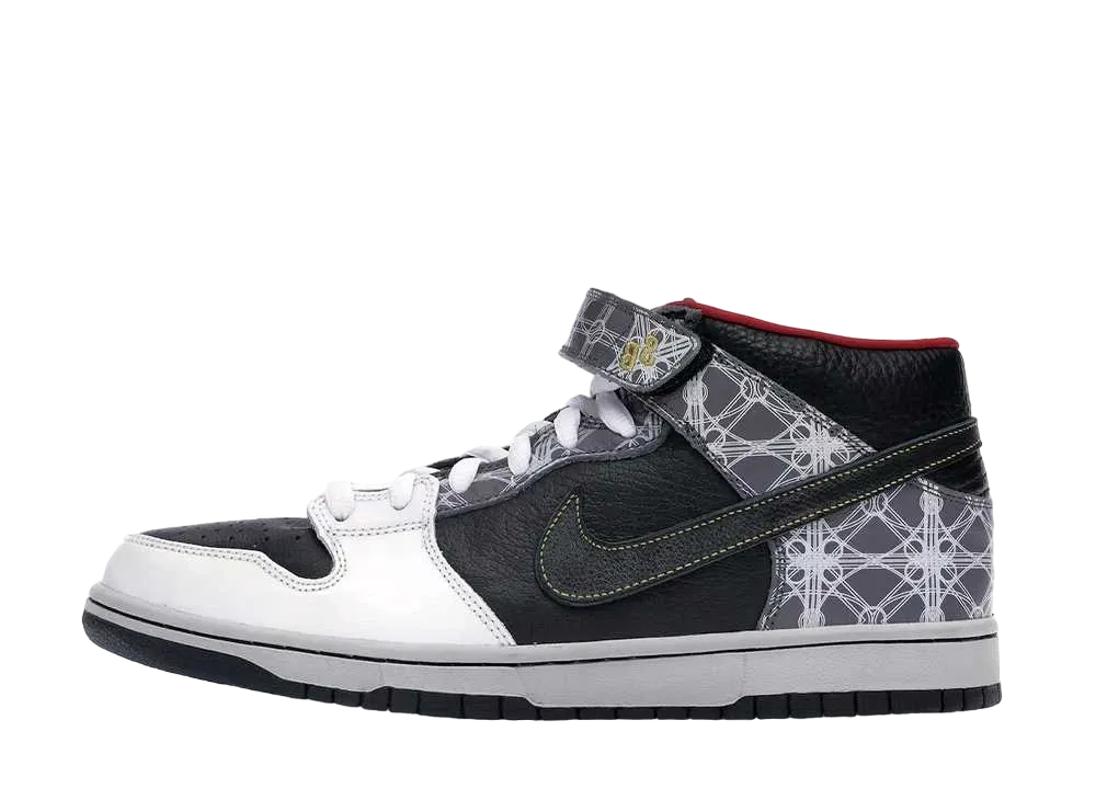 ナイキ SB ダンク ミッド "ペキン トゥライアムヴァ フライ"