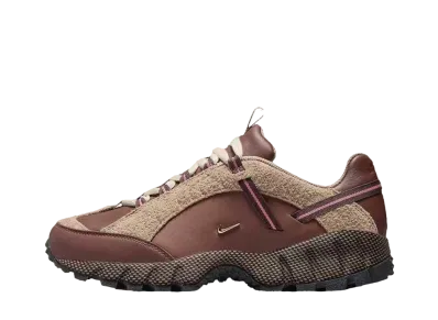 ジャックムス × ナイキ ウィメンズ エアフマラ LX "エール ブラウン アンド ゴールド"