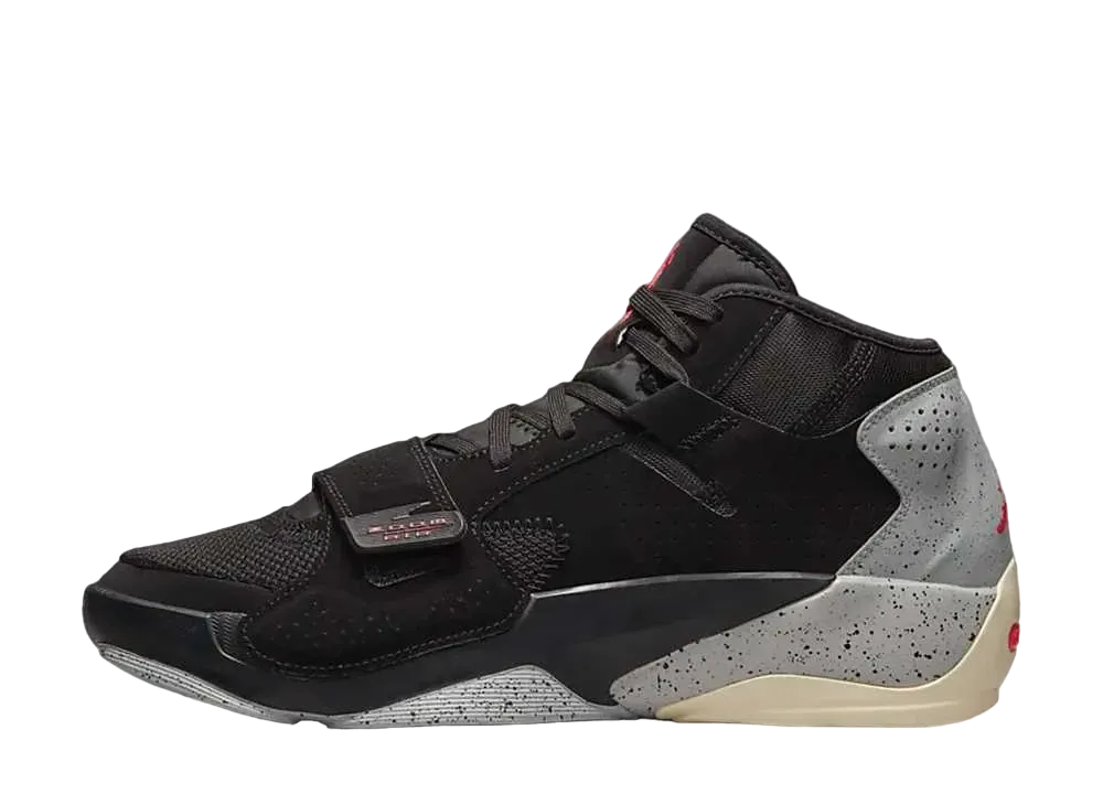 ジョーダン ザイオン2  "ブラック/ブラック/ライト スモーク グレー/サイレン レッド"