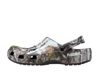 プレジャーズ × クロックス クラシック クロッグ "カモ"
