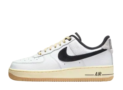 ナイキ ウィメンズ エアフォース1 ロー コマンドフォース "ブラック"