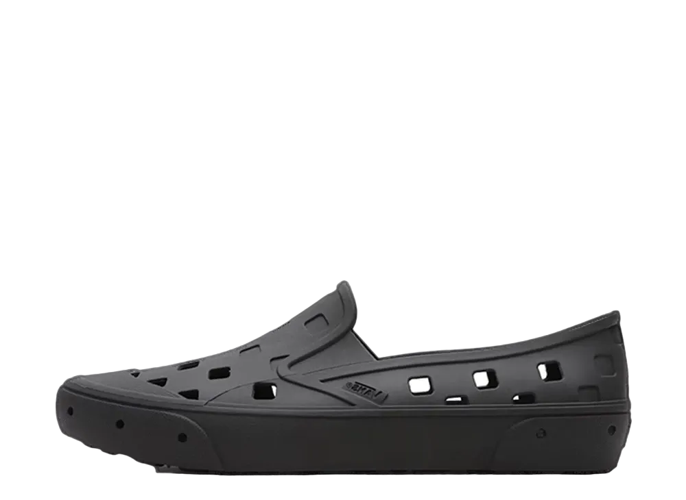 Vans Trek Slip-On "Triple Black"