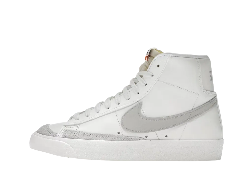 Nike Women's Blazer Mid 77 Vintage "Sail/Light Bone"