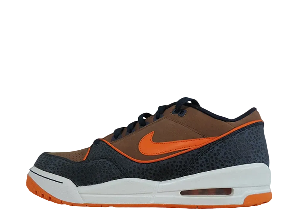 ナイキ エアアサルト ロー "オレンジ ブレイズ"