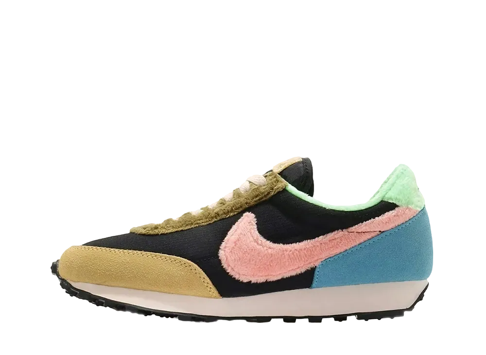 ナイキ ウィメンズ デイブレイク "アトミック ピンク バルティック ブルー"