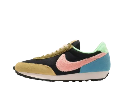 Nike Women's Daybreak "Atomic Pink Baltic Blue"
