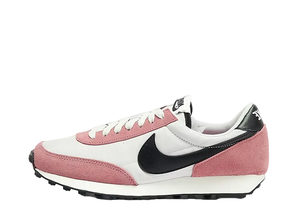 ナイキ ウィメンズ デイブレイク "デザート ベリー"