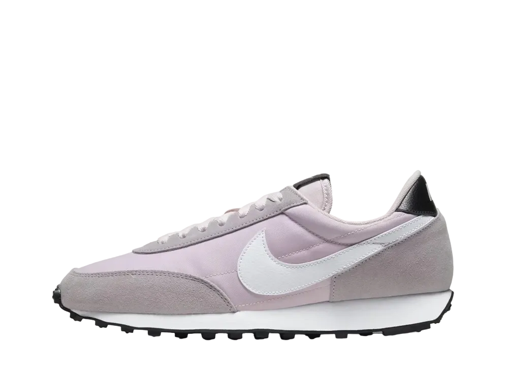 ナイキ ウィメンズ デイブレイク "ベアリー ローズ"