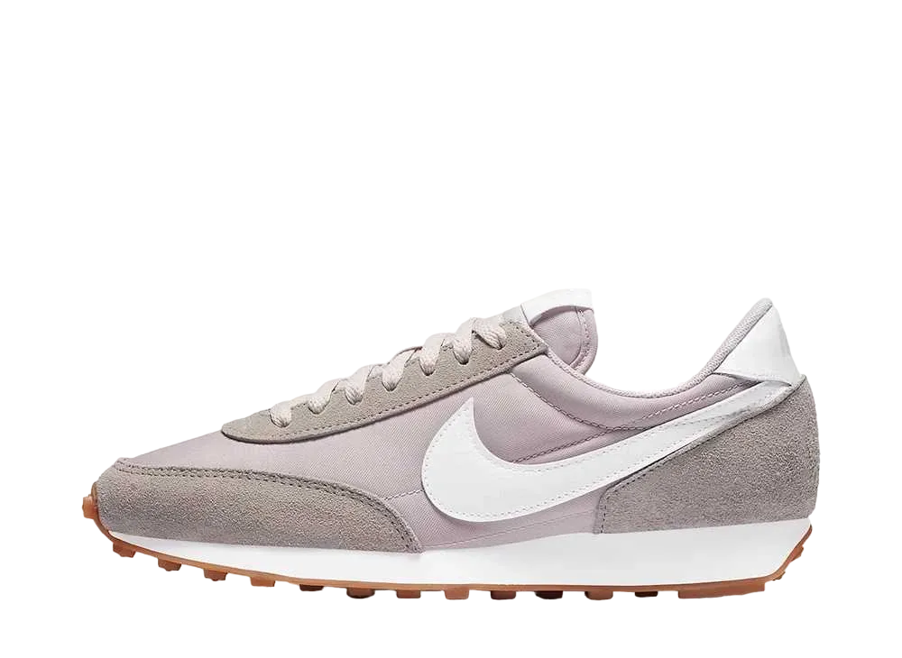 ナイキ ウィメンズ デイブレイク "プラチナムバイオレット"